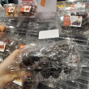 Fabrika Çıkışlı Şeffaf PET Plastik Sebze Meyve Üzüm Erik Çilek Kapaklı Kutular Tek Kullanımlık Plastik Meyve Üzüm Kapları - Product Image 3