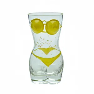 Tasse à thé au lait en verre créatif en gros, tasse artistique en forme de corps, verre à bière bikini, logo personnalisé disponible