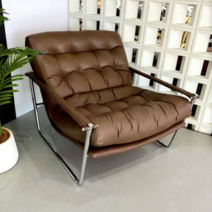 Sillón de Cuero Marrón Moderno, Respaldo Acolchado, Patas de Metal, Estilo Mid-Century, Muebles para Sala de Estar - Product Image 1