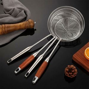 Cuillère de cuisine en acier inoxydable de haute qualité avec manche en bois, pour la cuisson et la friture, en métal durable - Product Image 3