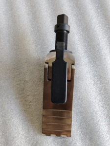 Separador mecánico de bridas tipo cuña FSM‑8, mismo rendimiento que Enerpac, con un espacio mínimo de 6 mm entre la punta y el brida para trabajos de reparación de bridas en el campo. - Product Image 4