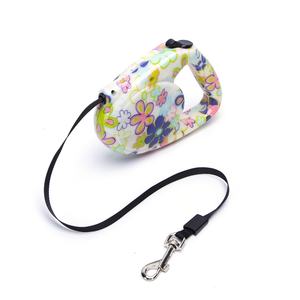 Guinzaglio automatico per cani fino a 3 kg, 5 metri di lunghezza, ideale per passeggiate e addestramento controllato. - Product Image 1