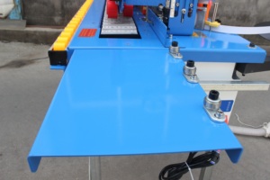 Machine <span class=keywords><strong>de</strong></span> chantournage et <span class=keywords><strong>de</strong></span> découpe <span class=keywords><strong>de</strong></span> chants en ligne droite avec alimentation automatique par plateau auxiliaire étendu et égalisation des extrémités <span class=keywords><strong>pour</strong></span> la réparation - Product Image 3