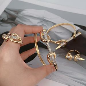Gioielli di moda a foglia magnetica braccialetto sano Set argento placcato in acciaio inossidabile cristallo oro Cartierred <span class=keywords><strong>bracciale</strong></span> <span class=keywords><strong>donna</strong></span> - Product Image 4