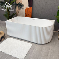 Baignoire autoportante en acrylique de haute qualité WhiteForest, asymétrique, à paroi large cannelée, pour droitier ou gaucher