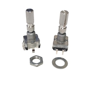 Codificador Mecánico con Extremo Moleteado, Terminales Verticales, Eje Metálico, Codificador Incremental de 5 Pines - Product Image 1