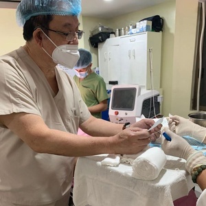 Dispositivo de liposucción de lipólisis <span class=keywords><strong>no</strong></span> <span class=keywords><strong>invasiva</strong></span> 980nm 1470nm Diodo Láser Lipólisis Cuerpo Adelgazante Endolaser Máquina de elevación facial - Product Image 2