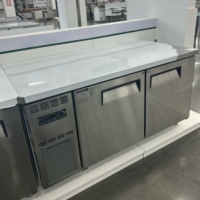 Table de travail commerciale en acier inoxydable avec réfrigérateur sous comptoir pour la conservation de la fraîcheur