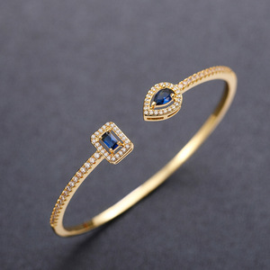 Bracciale in Oro con Diamante Blu Taglio Smeraldo e Diamanti Naturali, Gioiello di Lusso da Donna per Uso Quotidiano - Product Image 1