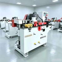Machine automatique de fabrication de tiges rondes en bois pour la production de manches et de poignées de balais