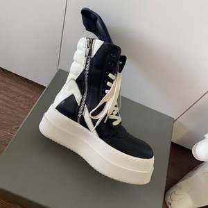 Zapatillas Deportivas de Lujo para Hombre, Marca de Alta Gama, Negras, con Cordones, Estilo Casual, Diseño Moderno - Product Image 3