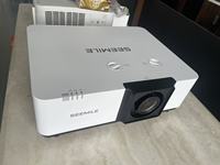 Projecteur laser DLP avec résolution 2K, 6000 lumens ANSI, système d'exploitation Android 11 pour les grands lieux et l'éducation