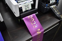 Foil Resin Termal Cetak Pelangi Metalik Grosir 100mm*300m Film PET Hologram untuk Printer Barcode