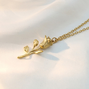 Golden Rose Pendant Necklace Women 18k Gold Plated Stainless Steel Clavicle Chain Everyday Wear Plant Shape Jewelry - Product Image 1