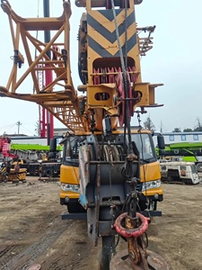 Grúa hidráulica profesional de uso pesado en oferta, modelo QY80K, capacidad de carga nominal de 80 toneladas, 2800 horas de uso, para uso industrial. - Product Image 3