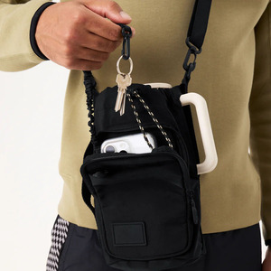 Sac de sport portable étanche avec cordon de serrage pour bouteille d'eau, idéal pour la course à pied et la gym, avec fermeture magnétique - Product Image 6