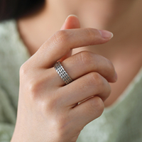 Bague de couple en acier inoxydable motif flèche continue, bijoux en acier titane tendance, offre spéciale e-commerce en gros