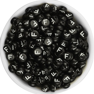 Perles <span class=keywords><strong>de</strong></span> lettres <span class=keywords><strong>de</strong></span> <span class=keywords><strong>l</strong></span>'alphabet acrylique perles <span class=keywords><strong>de</strong></span> coeur d'<span class=keywords><strong>amour</strong></span> blanc noir pour la fabrication <span class=keywords><strong>de</strong></span> bijoux à bricoler soi-même - Product Image 2