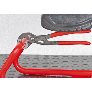 KNIPEX 87 02 180 T Cobra Pince à pompe à eau nouvelle génération pour tuyaux et écrous avec poignées multi-composants, avec anneau - Product Image 4