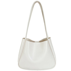 กระเป๋าโท้ทสตรีสีทึบหัวเข็มขัดแม่เหล็กความจุขนาดใหญ่กระเป๋าสะพายฤดูร้อนกระเป๋าใต้วงแขนสำหรับใช้ประจำวัน - Product Image 5