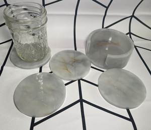 Ensemble de sous-verres en résine marbrée faits à la main Accessoires élégants et durables pour boissons Cadeau parfait pour la maison - Product Image 4