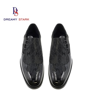 Chaussures habillées et Richelieu pour hommes en cuir véritable noir, faites à la main, de haute qualité, avec motif de design de mode, logo personnalisé et marque originale - Product Image 4