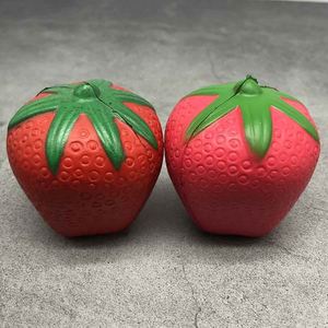 Cadeaux personnalisés avec logo, balles anti-stress en mousse PU écologiques en forme de fraise - Product Image 4