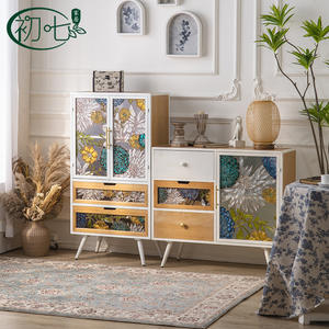 Aparador estilo americano Chu Qi pintado a mano con esmalte, con puertas de vidrio y cajones para almacenamiento en la sala de estar. - Product Image 1
