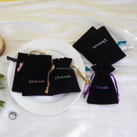 9*12cm Petite pochette à bijoux en velours Sac à main de luxe noir souple pour rouges à lèvres Boucles d'oreilles Collier Anneaux