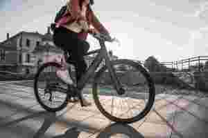 Bicicleta Eléctrica Urbana J Air FRENETICA con Cuadro de Aluminio y Acero, Palancas de Cambio, Motor OEM de 350W, 9 Velocidades, FRENETICA (Urbana) - Product Image 5