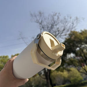 Vaso Térmico Clásico de Acero Inoxidable de 30 oz para Camping con Tapa Giratoria, Pajita Abatible, Asa y Accesorios - Product Image 2