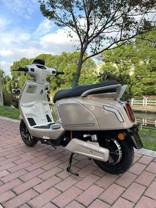 Motocicleta Eléctrica Personalizable de 1200W con Motor sin Escobillas, Batería de Litio de 60V, Alta Velocidad de 52km/h, Largo Alcance, 150kg, Premium - Product Image 3