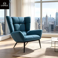 Fauteuil lounge confortable en velours rembourré à dossier haut de style nordique, idéal pour le salon, la chambre ou la salle d'accueil
