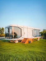 Maison conteneur de luxe noire, étanche, écologique, moderne, en placage d'aluminium, type capsule spatiale, avec chambre, cabine mobile, bureau et villa