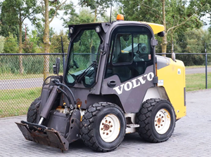 Cargadora VOLVO MC115C en Buen Estado, con Baja Altura al Suelo y Bajo Consumo de Combustible - Product Image 4