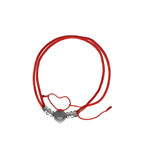 Bracciale in Acciaio Inossidabile con Corda Rossa e Ciondolo a Cuore, Gioiello Unisex alla Moda - Product Image 1