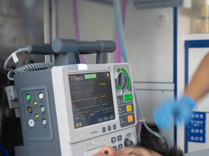 Monitor <span class=keywords><strong>Defibrillator</strong></span> Comen S8 Defibrilasi AED Pemantauan Pacing (ECG SpO2 NIBP TEMP CO2) untuk Ambulans/Rumah Sakit/Pelatihan - Product Image 3