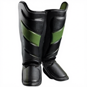 Protège-tibias en cuir PU noir et vert avec fermeture auto-agrippante, légers, protection complète, protection universelle pour les jambes - Product Image 1