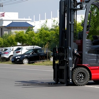 Chariot élévateur électrique contrepoids de 1,2 tonne, hauteur de levage de 4500 mm, fourches de 1220 x 125 x 50 mm