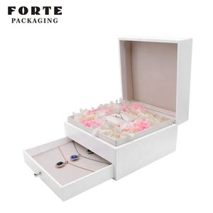 Forte Boite <span class=keywords><strong>A</strong></span> Bijoux Personnalisables Ring Box Flower Inside 'Jewelery' Box - Product Image 2