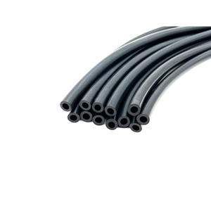 Tuyau en caoutchouc souple EPDM noir 6,5x4mm à basse pression pour applications automobiles, mécaniques et armoires électriques – Direct Usine - Product Image 1