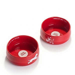 Tazón de Cerámica Rojo para Mascotas Serie Hello, 1100 ml, Plato Profundo Antiderrames para Agua y Comida para Perros y Gatos - Product Image 1