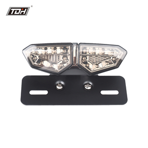 Luce Posteriore LED Universale per <span class=keywords><strong>Moto</strong></span> TDH - Freno/Targa/Indicatori di Direzione Tutto-<span class=keywords><strong>in</strong></span>-Uno, Modello HF102153 <span class=keywords><strong>in</strong></span> Metallo+PC, 12V - Product Image 1