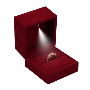 <span class=keywords><strong>Scatola</strong></span> di anelli <span class=keywords><strong>con</strong></span> cerniera <span class=keywords><strong>luce</strong></span> di lusso Paclov all'ingrosso in plastica e velluto rosso confezione regalo in velluto di alta qualità - Product Image 2