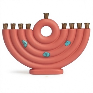 Ménorah moderne en résine corail, porte-bougie à 9 branches, support décoratif pour bougies de Hanouka juive avec accents turquoise - Product Image 1