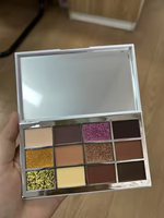Palet Eyeshadow Smoky Eye 12 Warna Baru yang Populer dengan Logo Pribadi dan Kemasan Plastik Mewah Kosmetik Riasan Pesta Vegan.