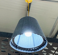 Magnifique lampe de plafond au design visuel attrayant, panneaux acoustiques en polyester pour hôtel