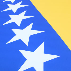 Готов к отправке: Чехол на капот автомобиля с сублимационной печатью, 61 x 45 дюймов, из премиальной ткани, с изображением флага Боснии и Герцеговины - Product Image 3