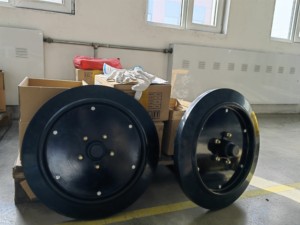 Ruote di gomma solide dei pezzi di ricambio della macchina di agricoltura su misura ruote della pressa agricola - Product Image 2