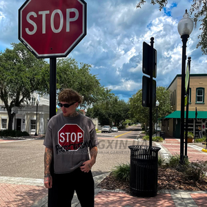 <span class=keywords><strong>T</strong></span>-<span class=keywords><strong>shirt</strong></span> Oversize da <span class=keywords><strong>Uomo</strong></span> con Stampa Segnale di Stop Effetto Consumato, Vestibilità Boxy, Stile Streetwear, con Fori e Lavaggio Vintage - Product Image 6